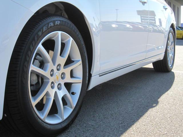 Chevrolet Malibu 2011 photo 3