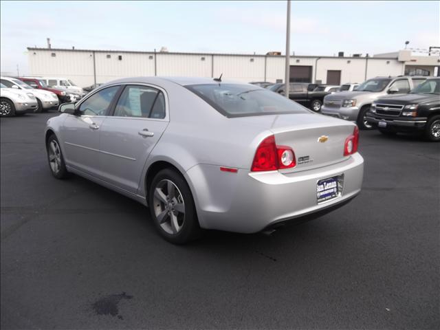Chevrolet Malibu 2011 photo 2