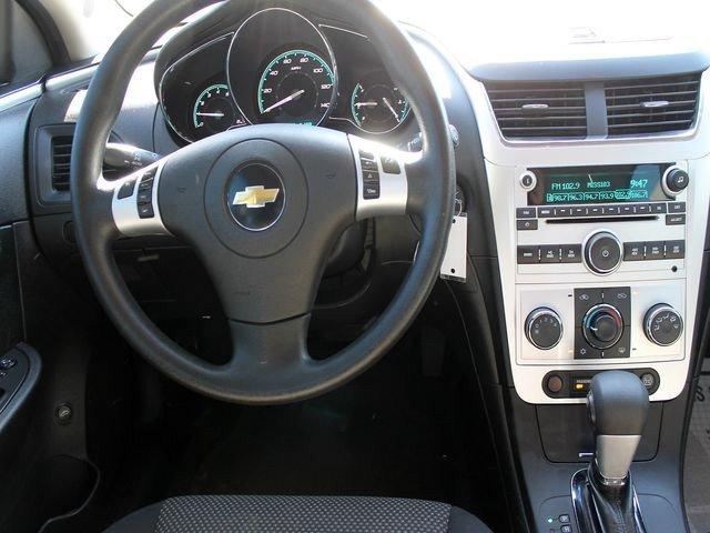 Chevrolet Malibu 2011 photo 2