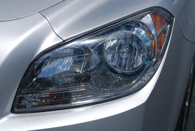 Chevrolet Malibu 4dr AWD SUV Sedan