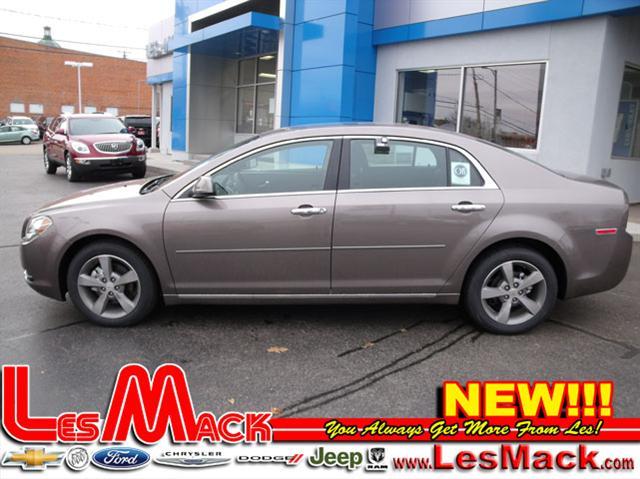 Chevrolet Malibu 2012 photo 2