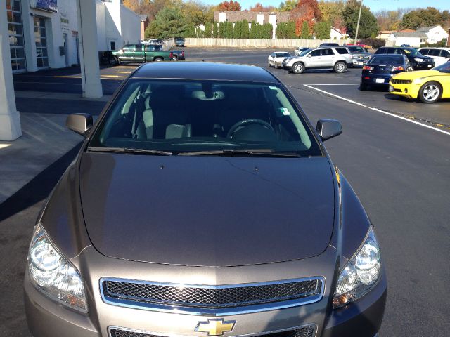 Chevrolet Malibu 4dr AWD SUV Sedan