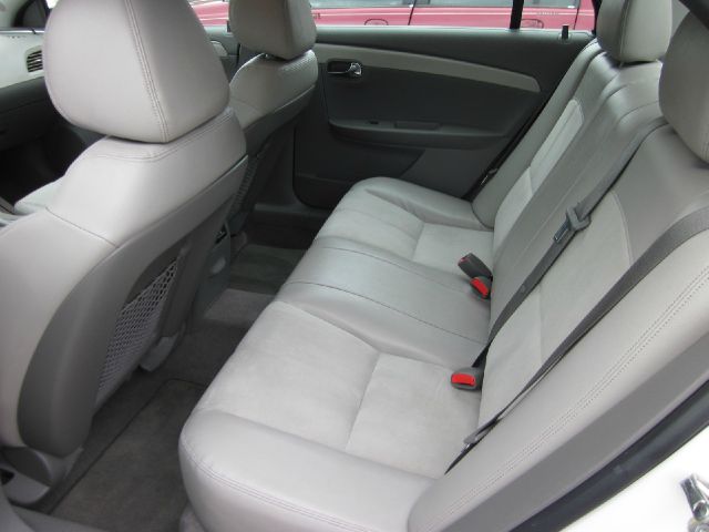 Chevrolet Malibu 4dr AWD SUV Sedan