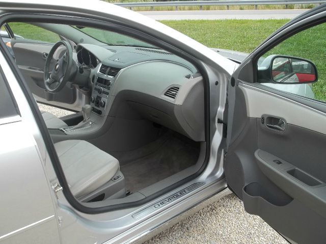 Chevrolet Malibu 4dr AWD SUV Sedan