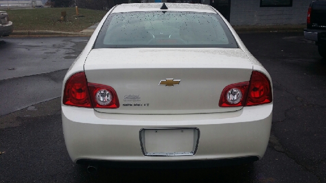 Chevrolet Malibu Supercab XL Sedan