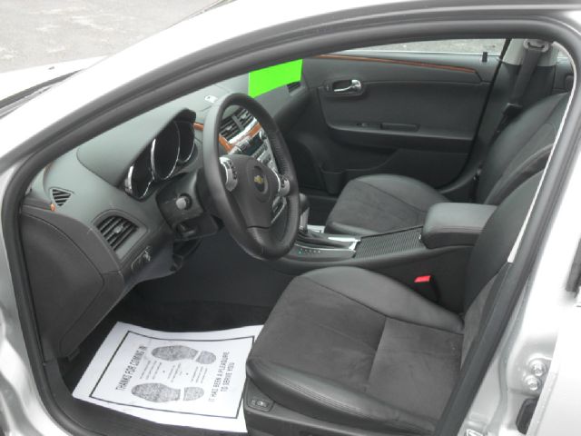 Chevrolet Malibu 4dr AWD SUV Sedan