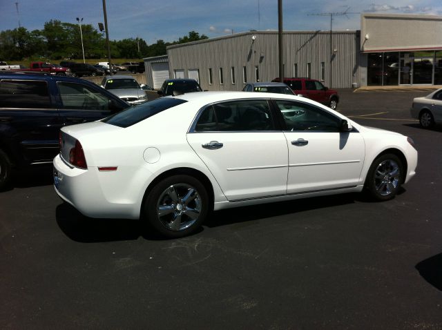 Chevrolet Malibu 4dr AWD SUV Sedan