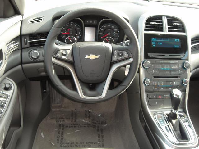 Chevrolet Malibu 2013 photo 2