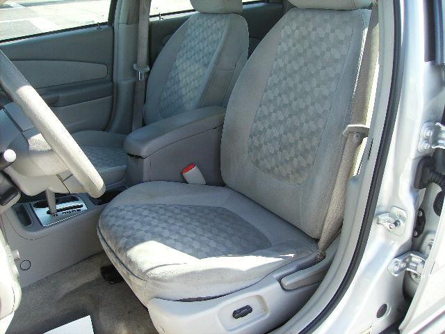 Chevrolet Malibu Maxx 2004 photo 2