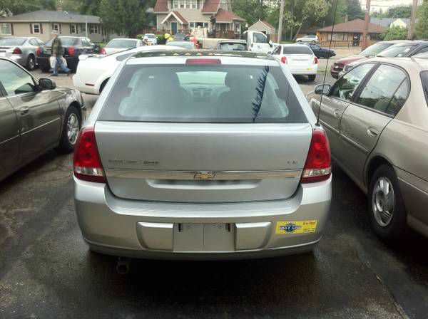 Chevrolet Malibu Maxx 2005 photo 2