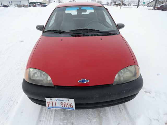 Chevrolet Metro 2000 photo 2