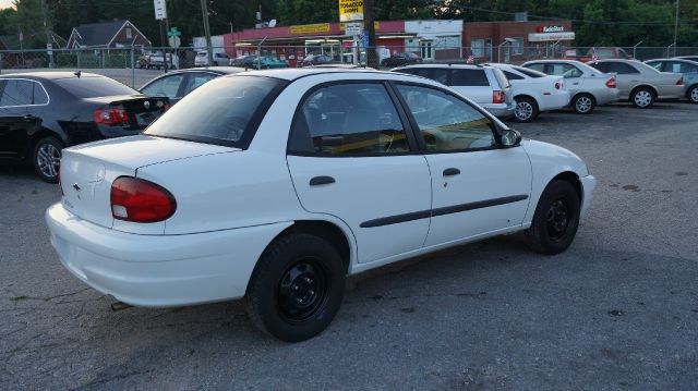 Chevrolet Metro 2001 photo 1