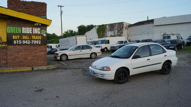 Chevrolet Metro 2001 photo 2