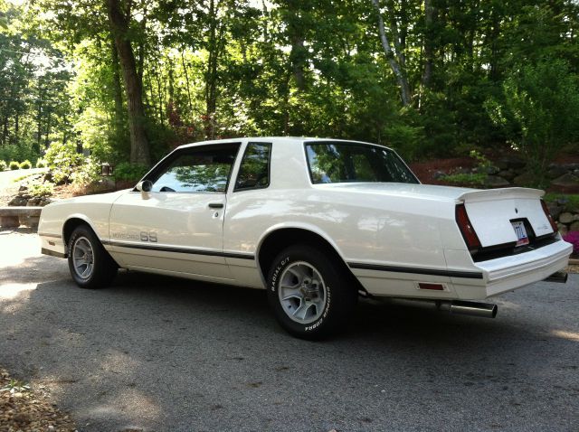 Chevrolet Monte Carlo 1983 photo 2