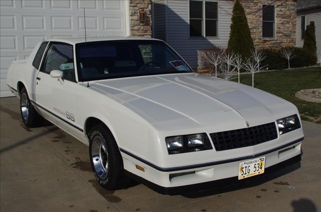 Chevrolet Monte Carlo 1983 photo 1
