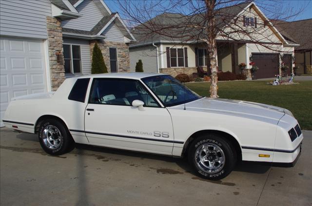 Chevrolet Monte Carlo 1983 photo 3
