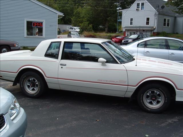 Chevrolet Monte Carlo 1985 photo 1
