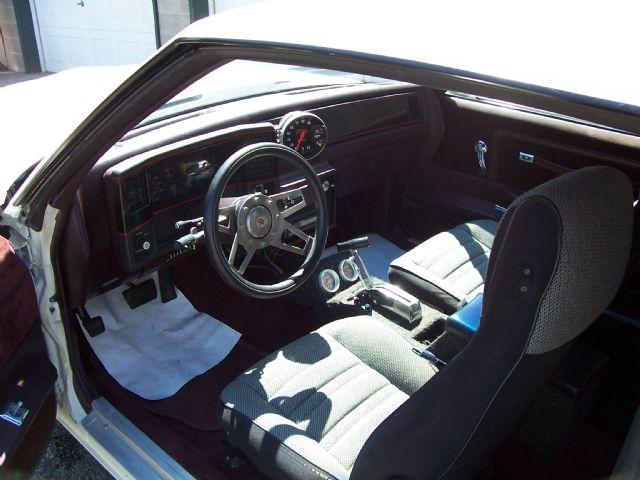 Chevrolet Monte Carlo 1985 photo 2