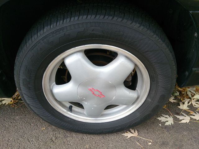 Chevrolet Monte Carlo 1996 photo 2