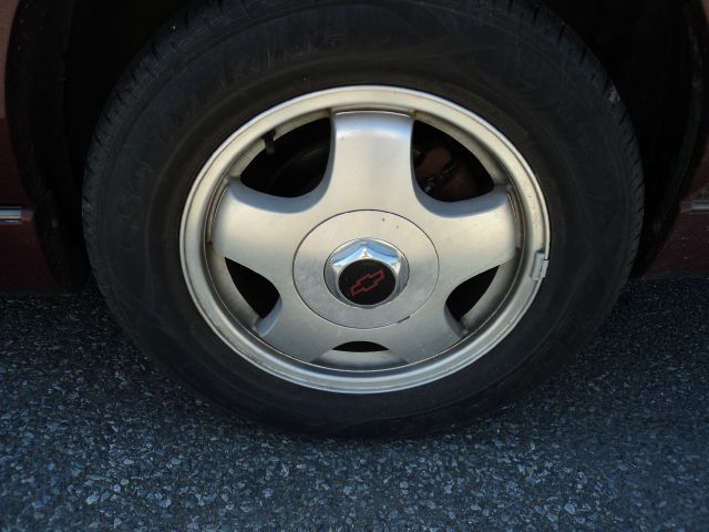 Chevrolet Monte Carlo 1999 photo 2