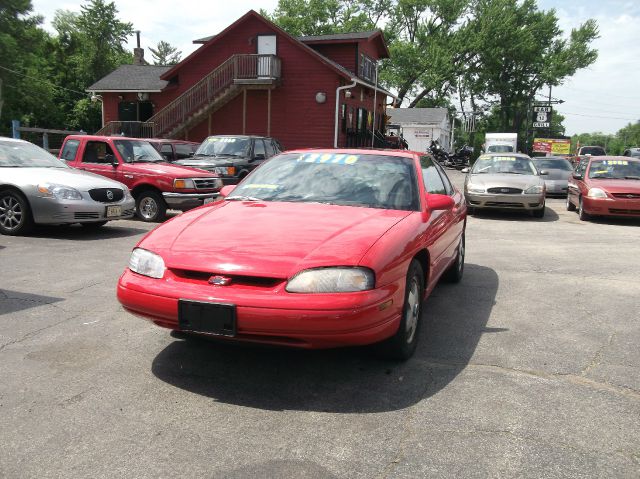 Chevrolet Monte Carlo 1999 photo 2