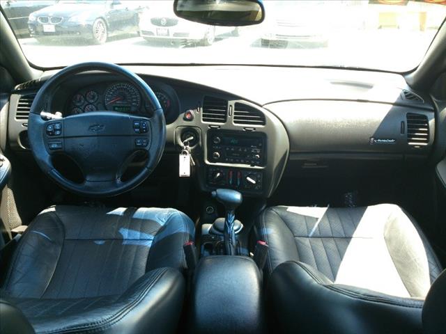 Chevrolet Monte Carlo 2000 photo 3