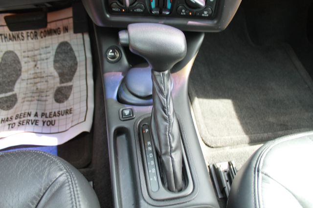 Chevrolet Monte Carlo 2002 photo 2