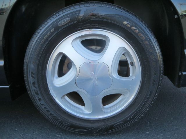 Chevrolet Monte Carlo 2002 photo 1