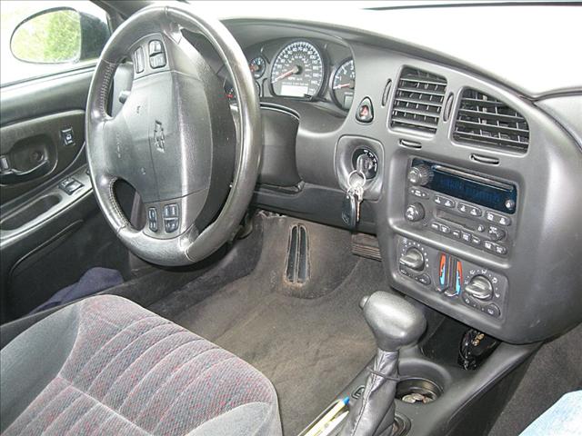 Chevrolet Monte Carlo 2004 photo 2