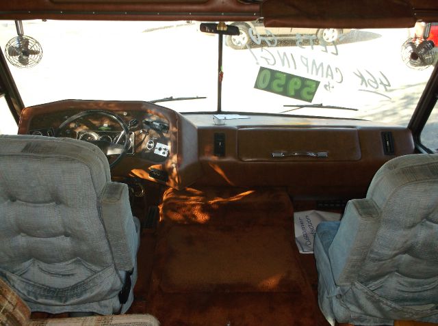 Chevrolet P30 1983 photo 2