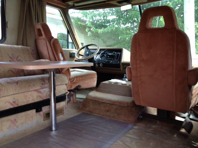 Chevrolet P30 1987 photo 2