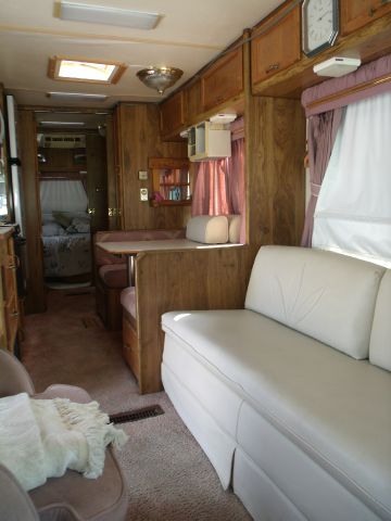 Chevrolet P30 1988 photo 9