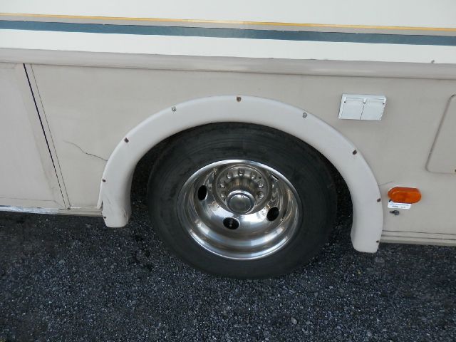 Chevrolet P30 1995 photo 2