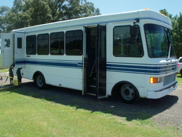 Chevrolet P30 1999 photo 1