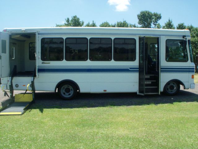 Chevrolet P30 1999 photo 4