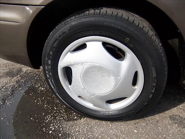 Chevrolet Prizm 1999 photo 4