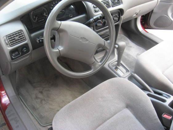 Chevrolet Prizm 1999 photo 2