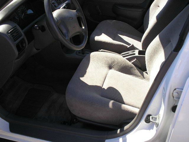 Chevrolet Prizm 1999 photo 3