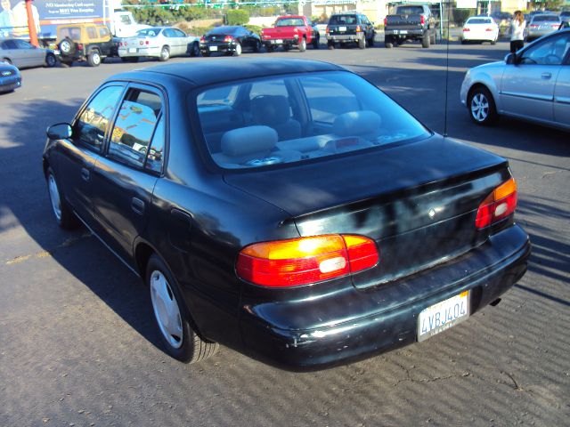 Chevrolet Prizm 2001 photo 1