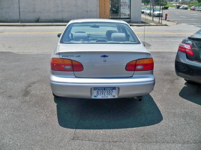 Chevrolet Prizm 2002 photo 3