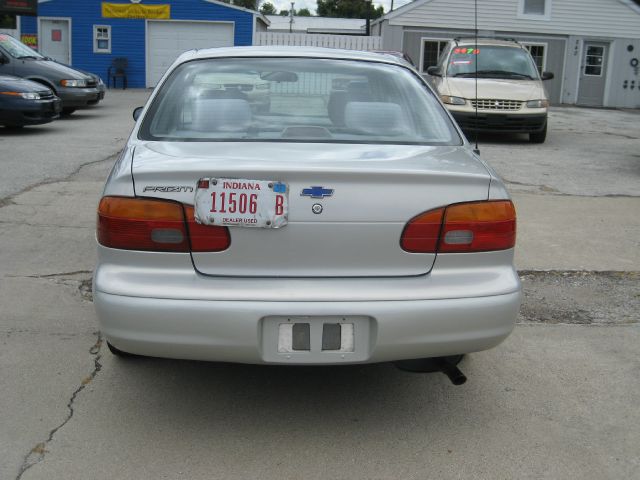 Chevrolet Prizm 2002 photo 2