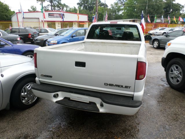 Chevrolet S-10 2003 photo 2