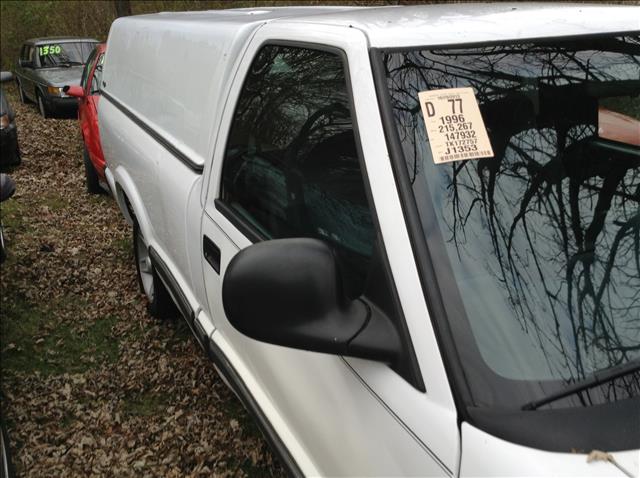 Chevrolet S10 1996 photo 2