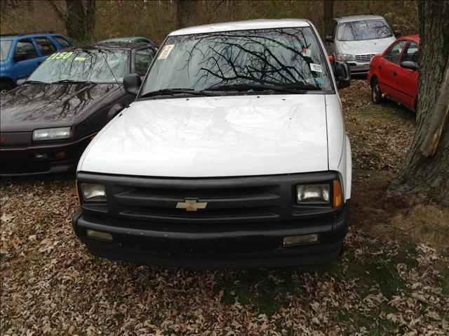 Chevrolet S10 1996 photo 3