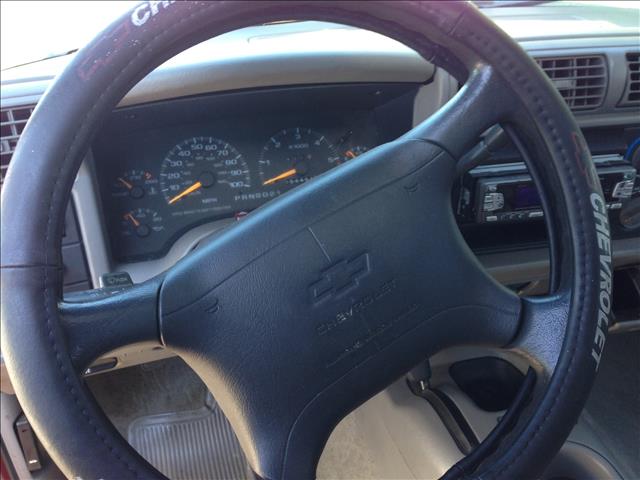 Chevrolet S10 1996 photo 2