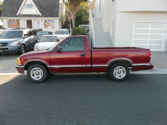Chevrolet S10 1997 photo 2
