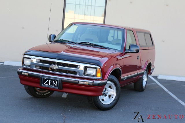 Chevrolet S10 1997 photo 2
