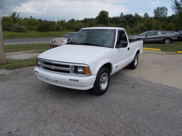 Chevrolet S10 1997 photo 2