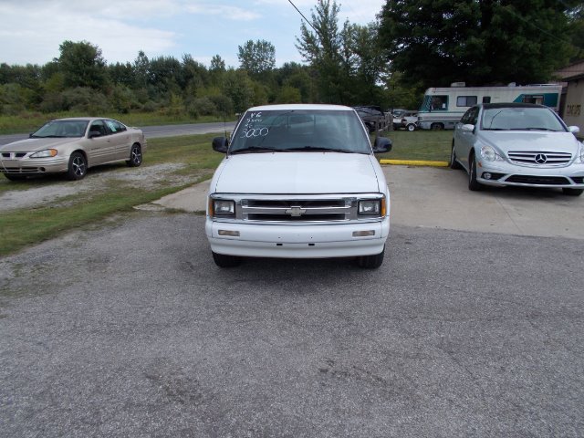 Chevrolet S10 1997 photo 3