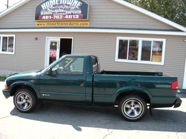 Chevrolet S10 LT With DVD Pickup Truck